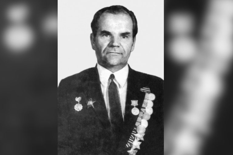    Полный кавалер ордена Славы Николай Киселёв.