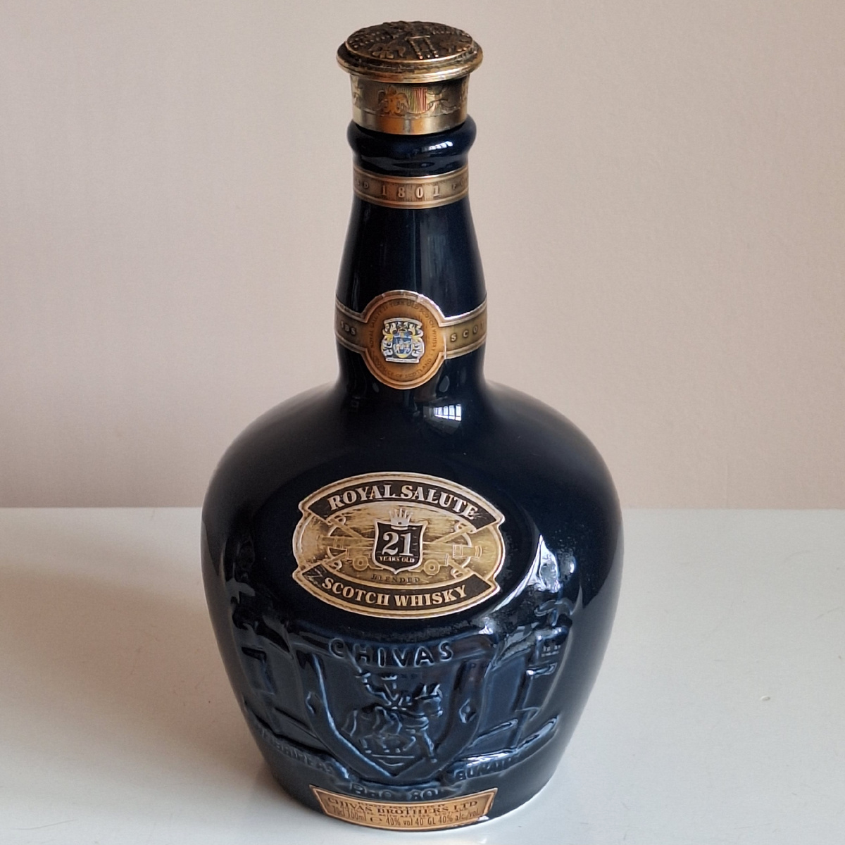 Бутылка Chivas Royal Salute 21 years old Роял Салют. Высота 24 см. Нижний диаметр 9 см.