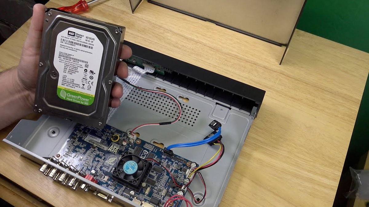  Монтаж жетского диска в видеорегистратор