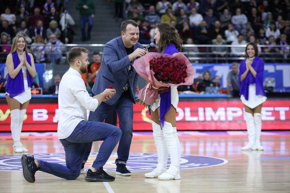   Максим заранее договорился с баскетбольным клубом, а вот родным ничего не сказал. Фото: БК «Самара»