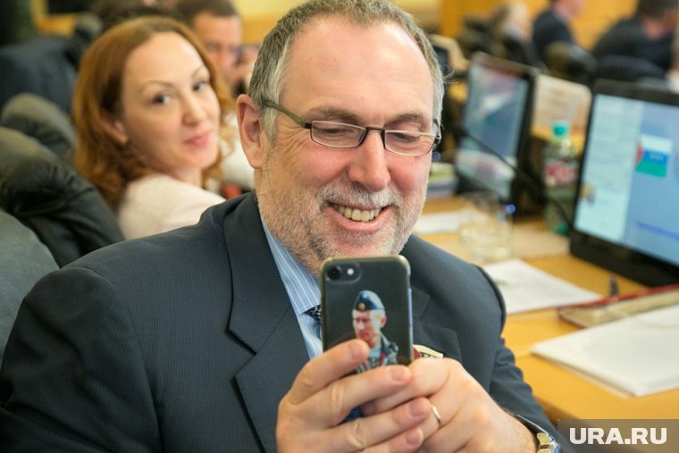 Олигарх, бизнесмен, любитель селфи. Фото: Дмитрий Ткачук © URA.RU