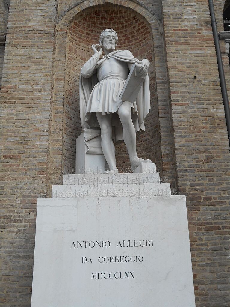 Памятник Корреджо на площади Гарибальди в Парме