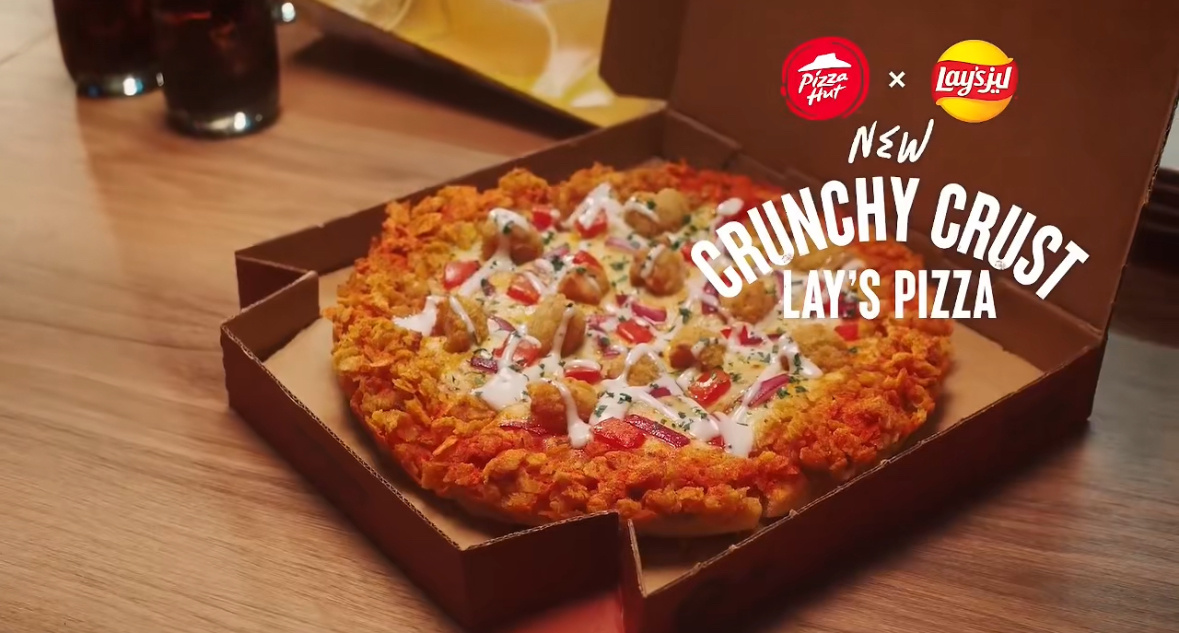 Pizza Hut и Lay’s представили пиццу с чипсовыми бортиками 