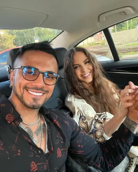    Певец Natan с женой. Фото: ТВЦ