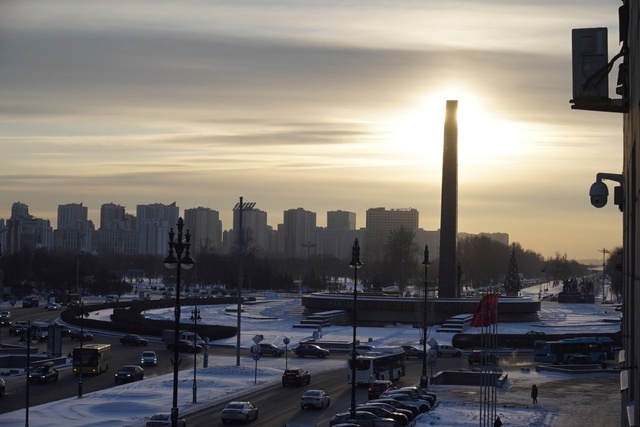 Фото Солнца, сделанное на юге Петербурга в день зимнего солнцестояния (21 декабря 2021 г.) незадолго до истинного полудня. Фото автора.