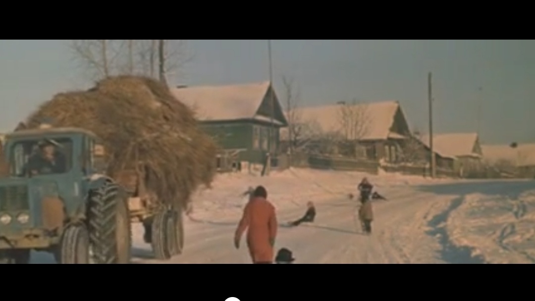 Вы узнаете, люди добрые? Вы помните? Это наша жизнь, наши родные советские деревни... Господи, как же это было прекрасно! Свое, родное, близкое