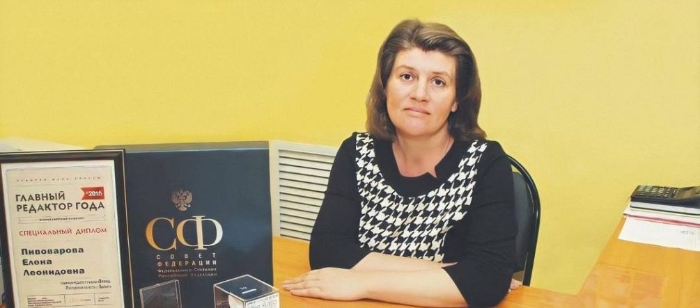    Елена Пивоварова.