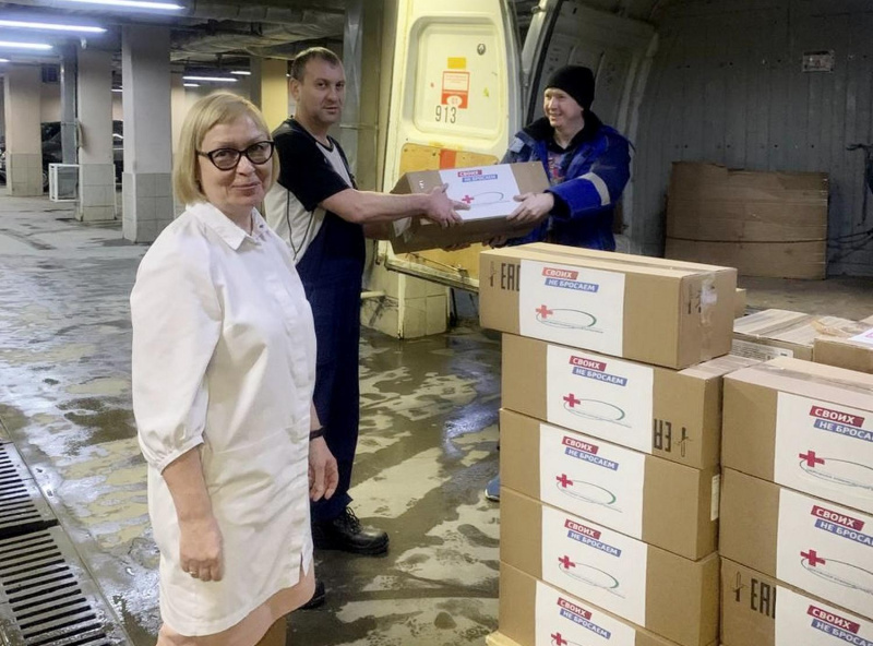    В Югре врачи отправили новогодние подарки для бойцов СВО и детей Донбасса