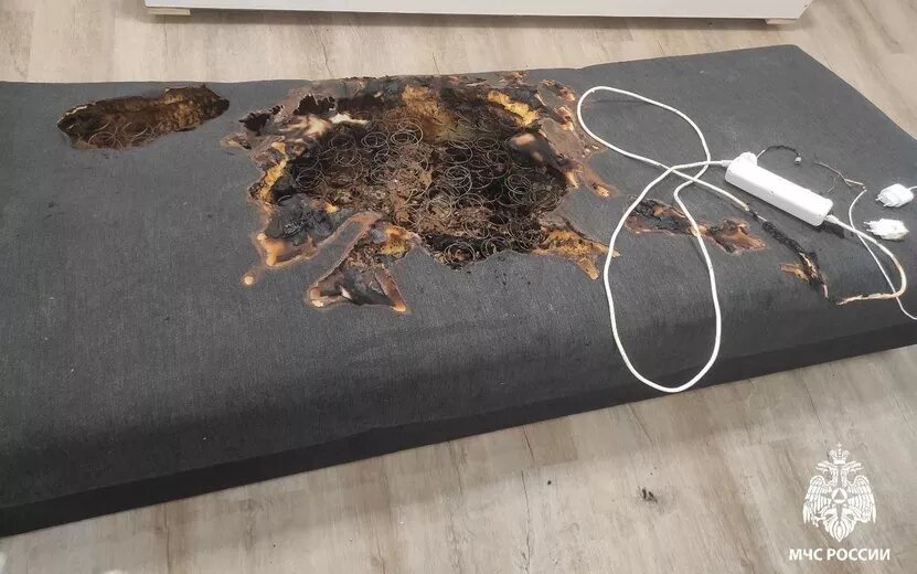    Диван загорелся из-за удлинителя в Ижевске