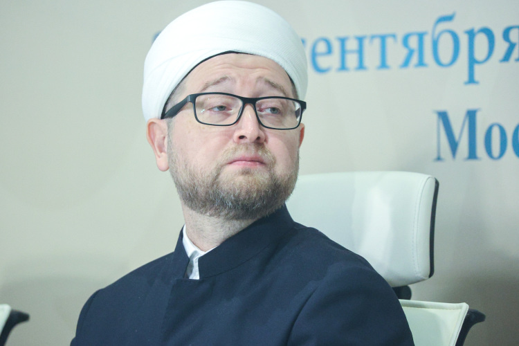    Как следует из текста фетвы, который привел в своем канале зампред совета и зампредседателя ДУМ РФ, муфтий Москвы Ильдар Аляутдинов, религиозная организация учитывала «злободневность» вопроса о многоженстве в России.   
Фото: «БИЗНЕС Online»