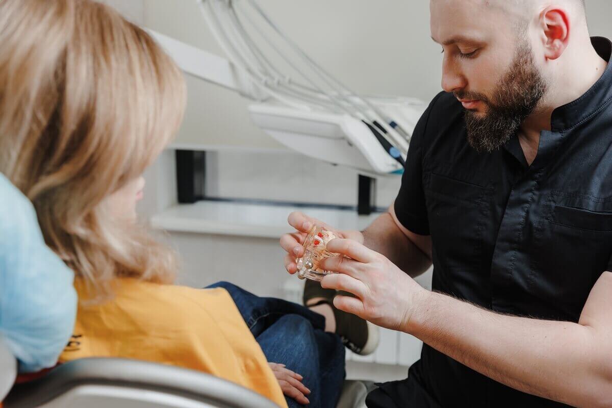 На приеме у стоматолога-ортопеда