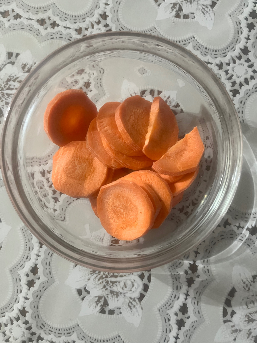 Морковку кушала 