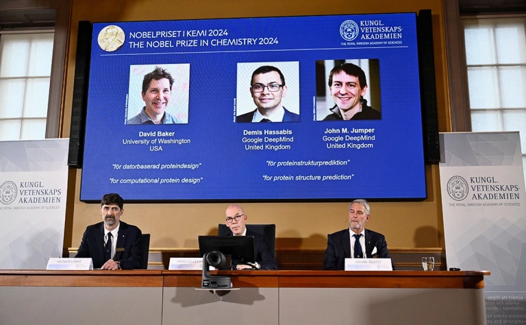 Дэвид Бейкер, Демис Хассабис и Джон Джампер слева направо. Фотография взята из Интернета.