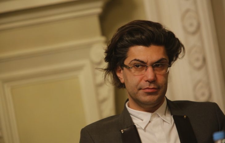 Мы будем просыпаться вместе. Я бы начал с ней. Я бы начал с ней. Мы же друзья. Девушке которую люблю.
