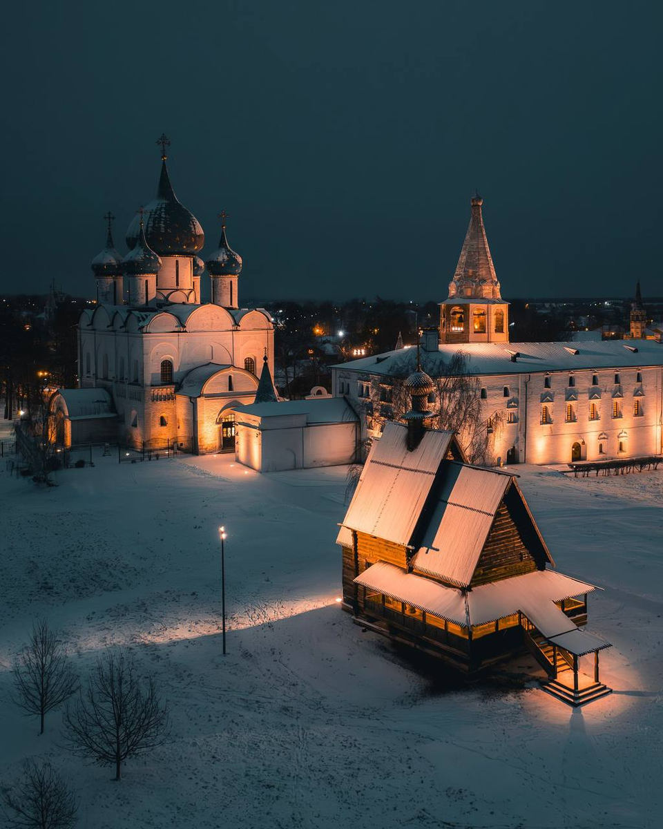 Призываем всех делиться своим опытом и впечатлениями от путешествий в Суздаль! Кто знает, возможно, именно ваш совет поможет следующему путешественнику сделать своё путешествие ещё более волшебным и незабываемым. Добро пожаловать в мир, где каждая поездка превращается в праздничное событие!