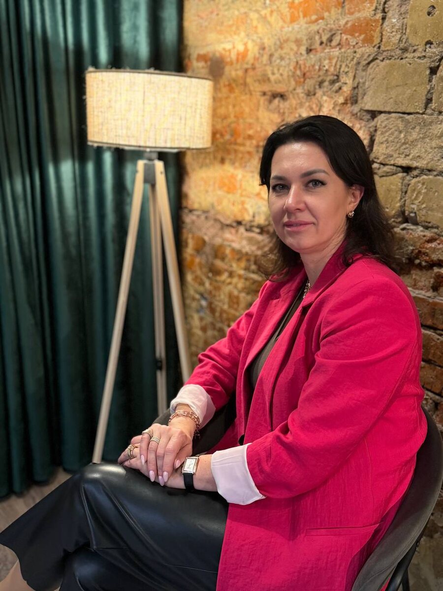 Эксперт по бизнес-психологии Ангелина Шам для создания сильных непобедимых команд с помощью авторской методологии Треугольник влияния® в бизнесе.