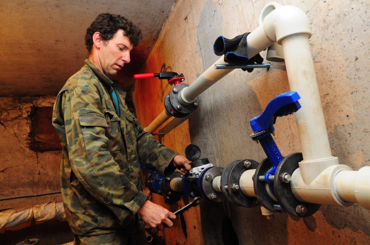    Стояки холодного и горячего водоснабжения - общее имущество собственников жилья.