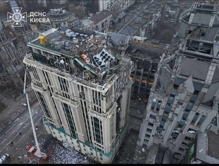 Здание СБУ в Киеве в крышу которого попала ракета, достигла ли она своей цели? Остается без ответа