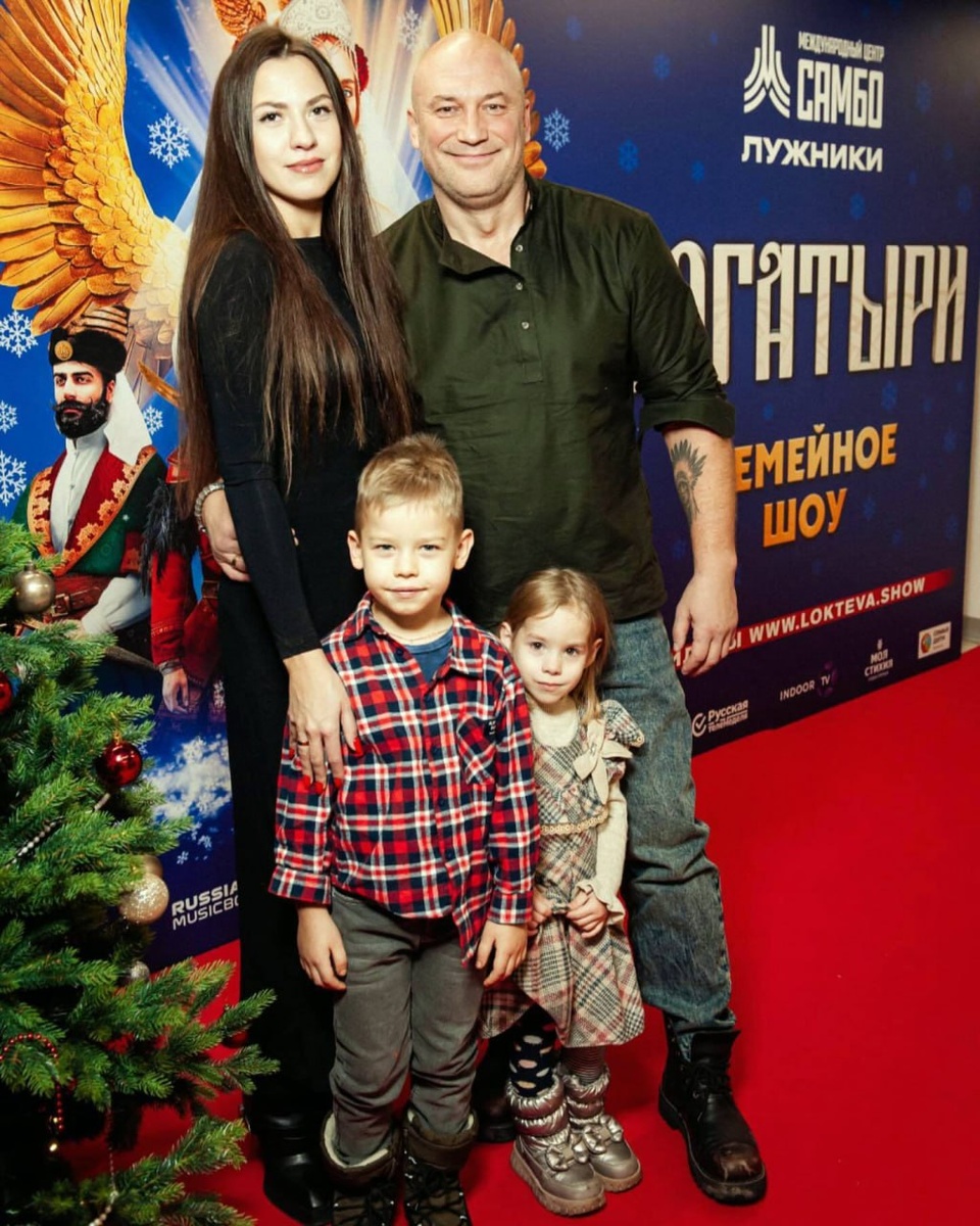 Константин Соловьёв с семьей