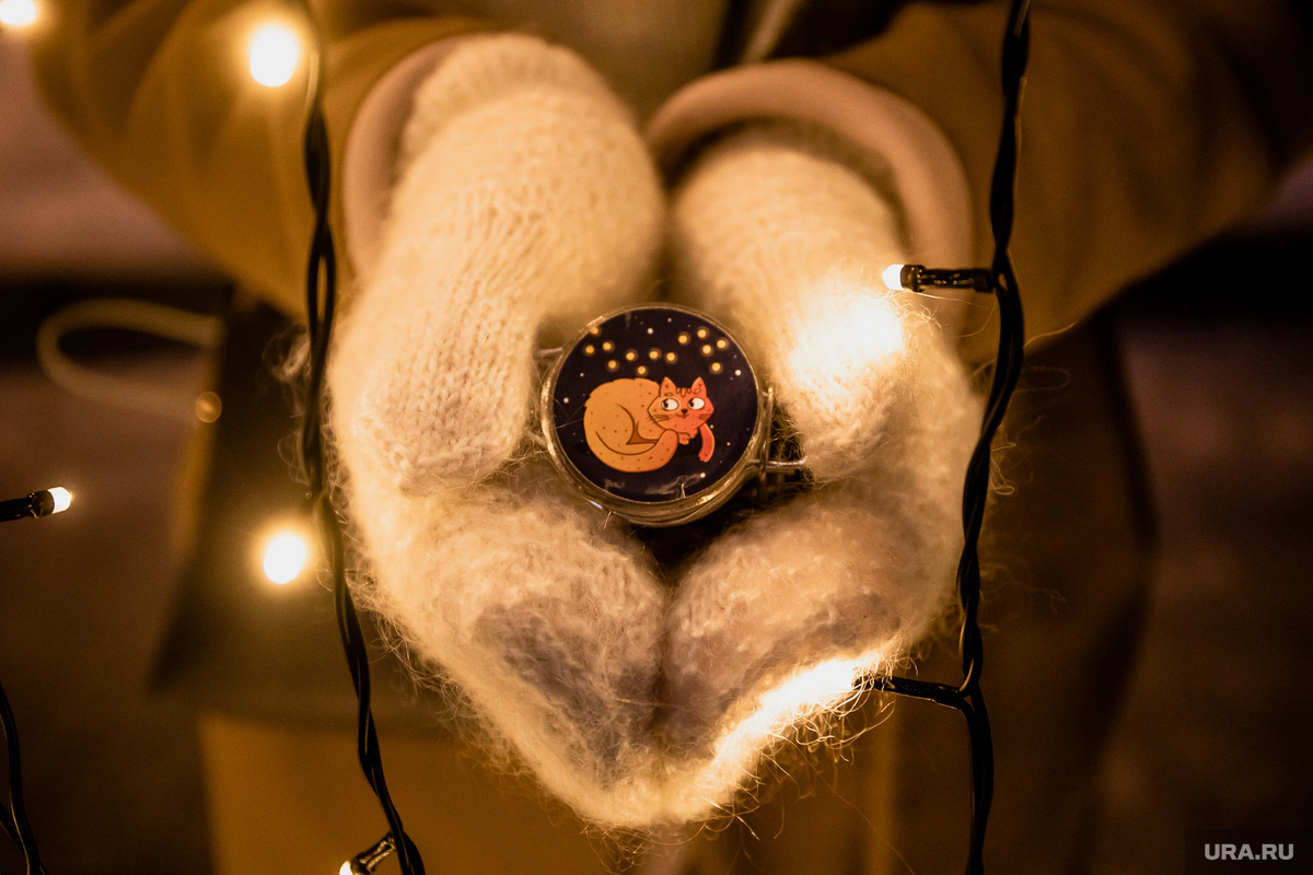 Рождество ассоциируется с семейными праздниками, уютными посиделками и просмотром душевных фильмов. Фото: Наталья Чернохатова © URA.RU