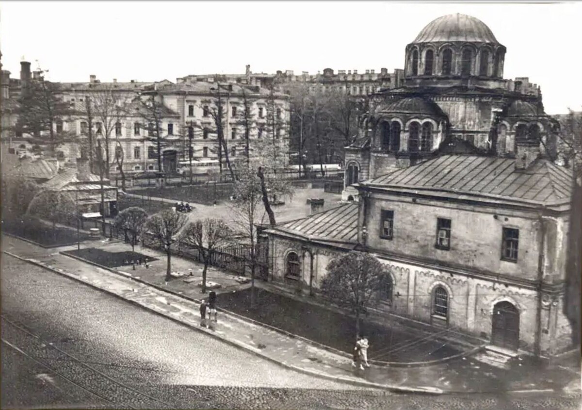 Квартал церкви святого Димитрия Солунского 1960 – 1962, Россия, Санкт-Петербург, Центральный район СПб, МО Смольнинское Подпись в источнике: "Фотография примерно 1960 г. из семейного архива потомков купца".