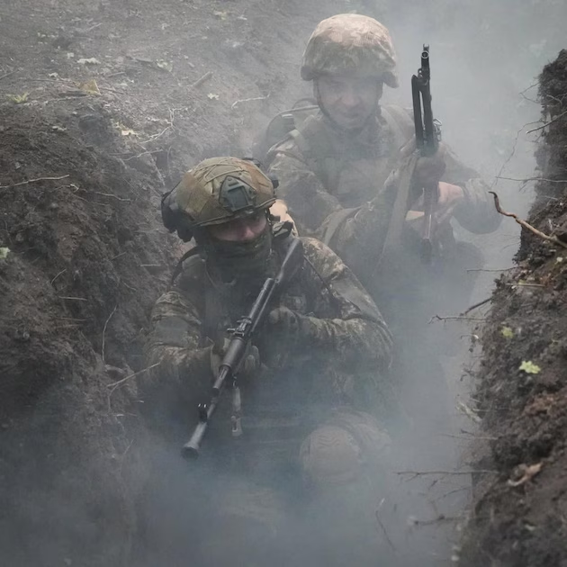 Украинские военные во время учений в Харьковской области. Фото: dpa/Андрей Мариенко.