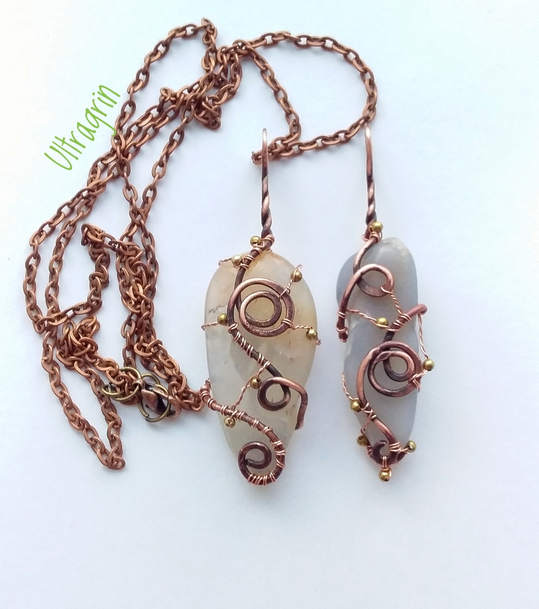 "Лицевая" сторона кулонов.