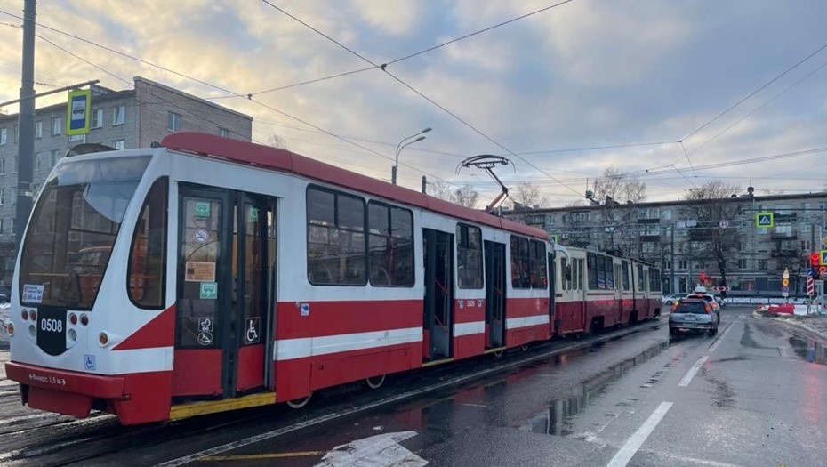   В аварии с трамваями на пересечении проспекта Науки и Тихорецкого проспекта травмы средней степени тяжести получили пять человек Автор фото: t.me/spb_police78