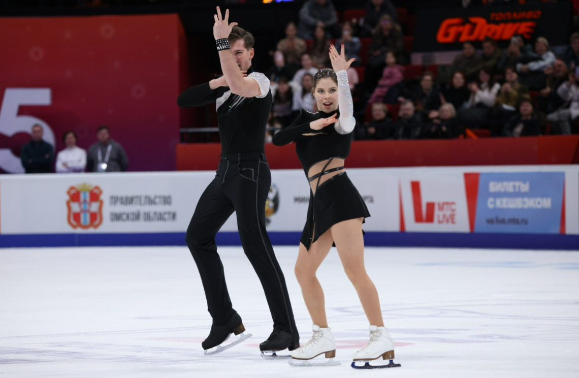 Анастасия Мишина и Алесандр Галлямов - победители чемпионата России в Омске. Фото: соцсети