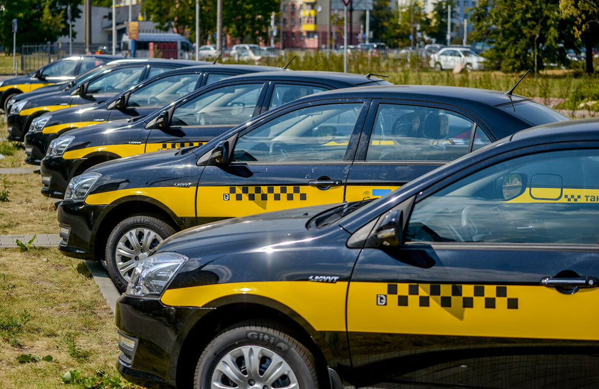    «С ценами теперь ничего непонятно». Что происходит с услугами такси в Беларуси? Сергей Белевич
