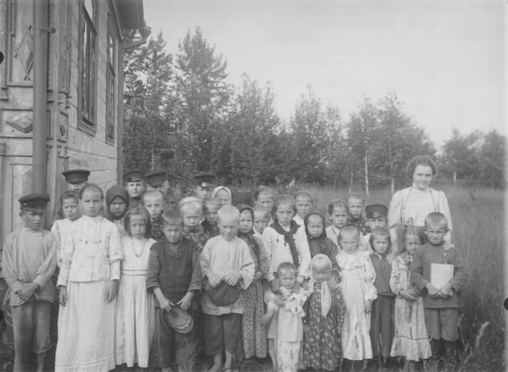 Ученики сельской школы, 1910-1917 годы.