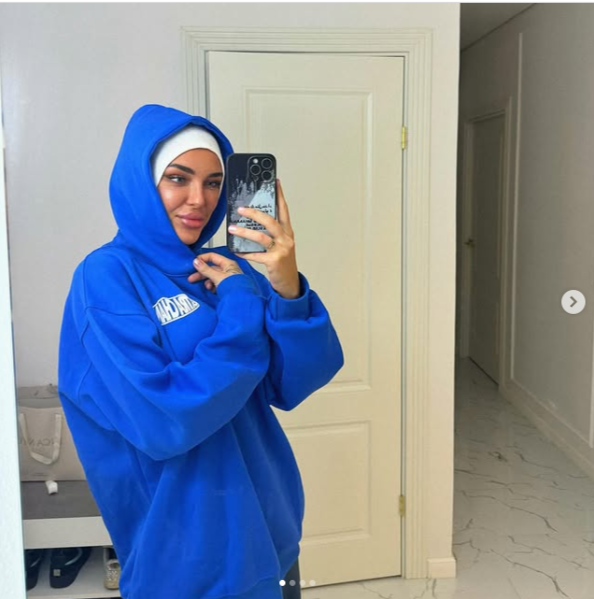 Алена продолжает ходить с покрытой головой. Случившееся не убило в ней веру в восточные сказки.