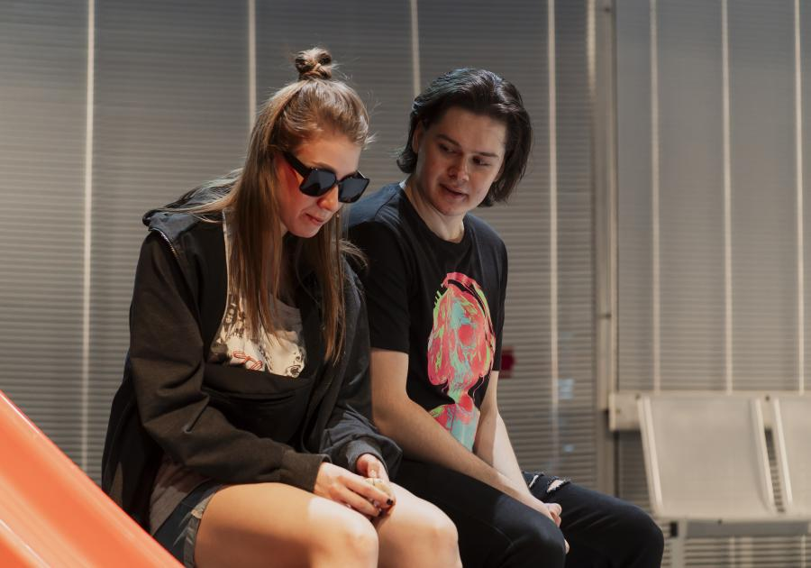 Сцена из спектакля. "Театр на Спасской". Фото: Ирина Косолапова. Источник: https://ekvus-kirov.ru/