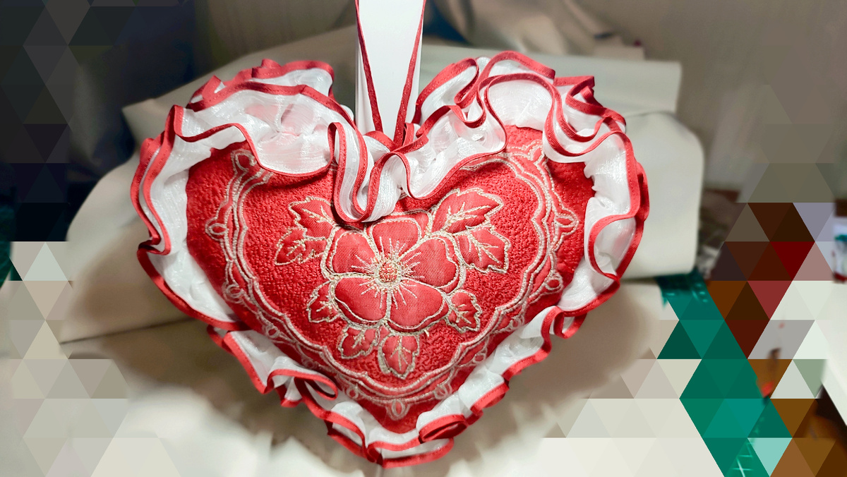 Интерьерная подушка. По курсу Валентины Букеевой