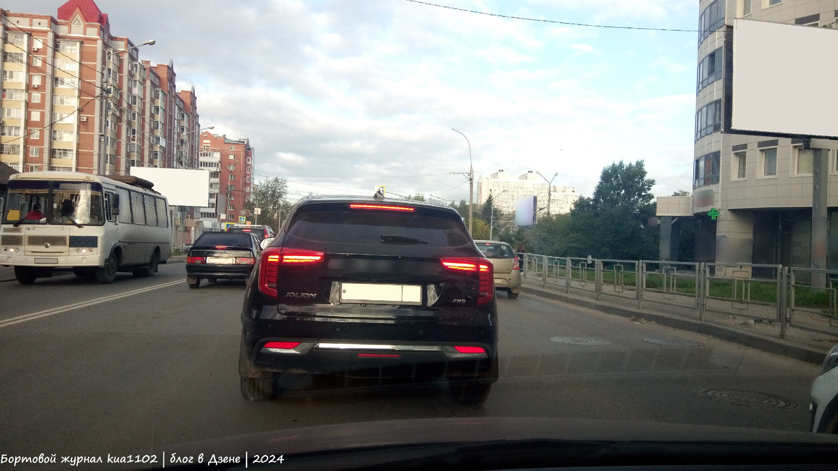 На дорогах стало появляться всё больше китайских кроссоверов, но и классика отечественная тоже встречается. Автор фотографии kua1102