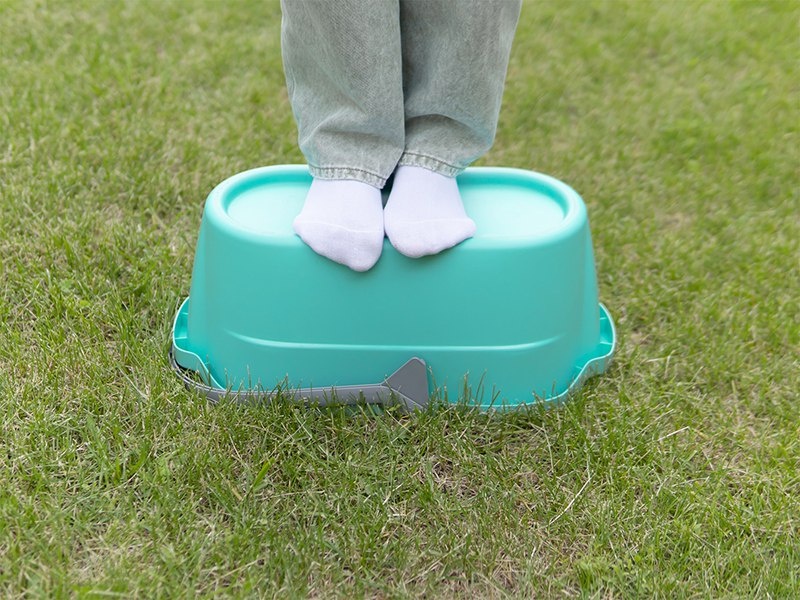 На фотографии ведро для мытья пола Hausmann 12 л, выдерживает вес человека