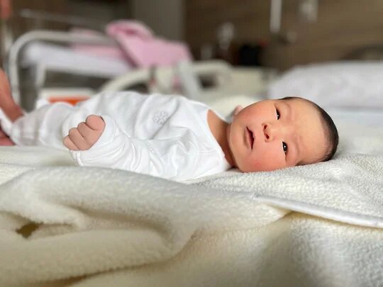    Появился на свет первый в мире ребенок, зачатый вне тела с помощью нового типа ЭКО