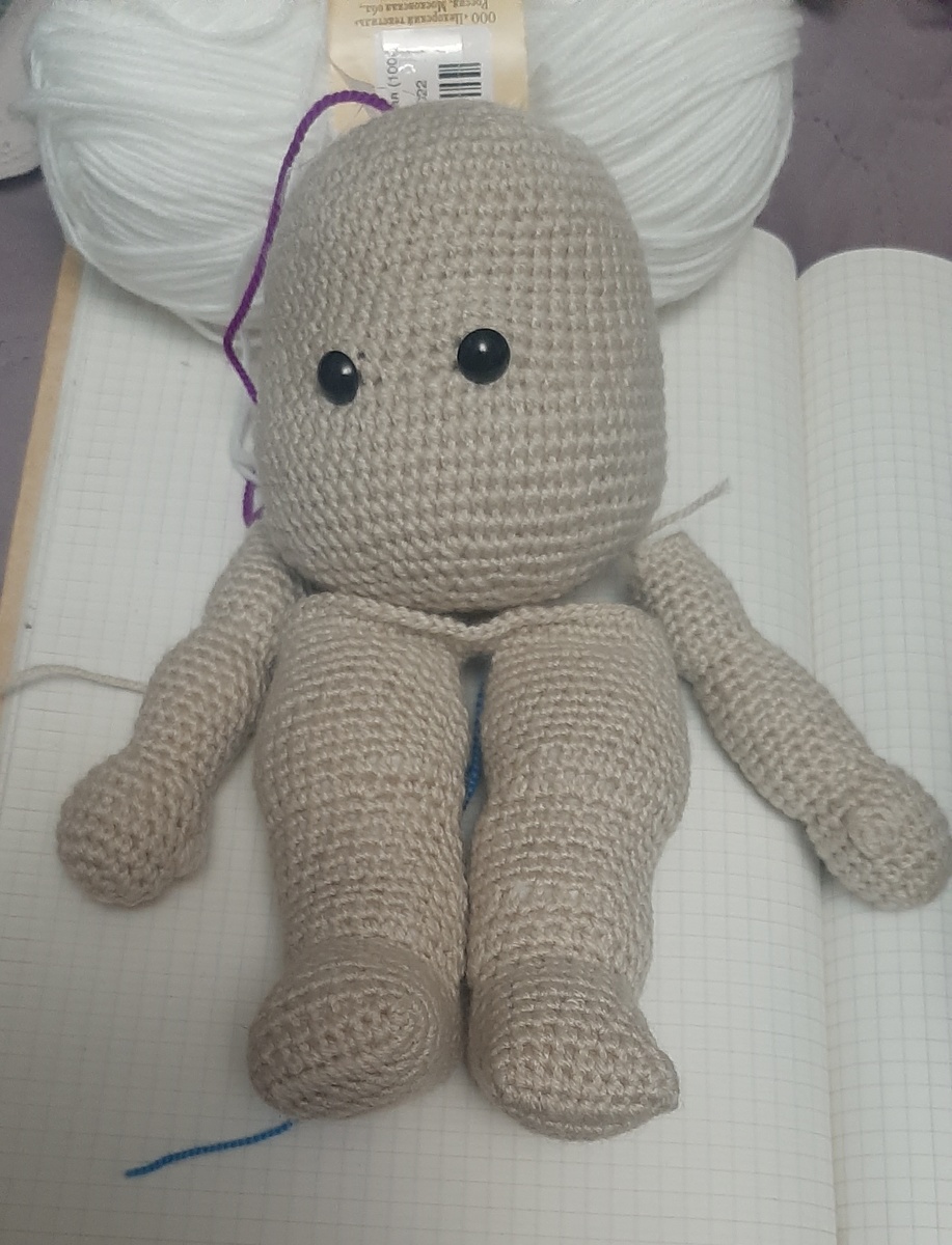 Вот ребенок уже смотрит внимательно...