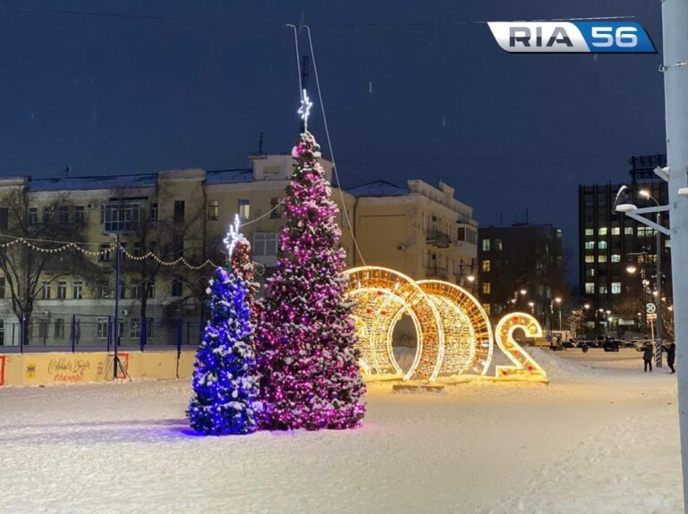    Праздник к нам приходит. В Оренбурге сияет вечерний Новогодний городок Кристина Просвиркина