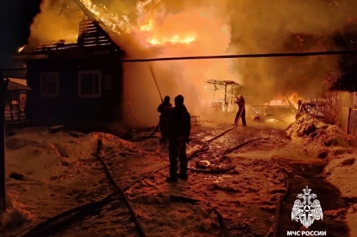    В Тверской области огонь с гаража перекинулся на жилой дом