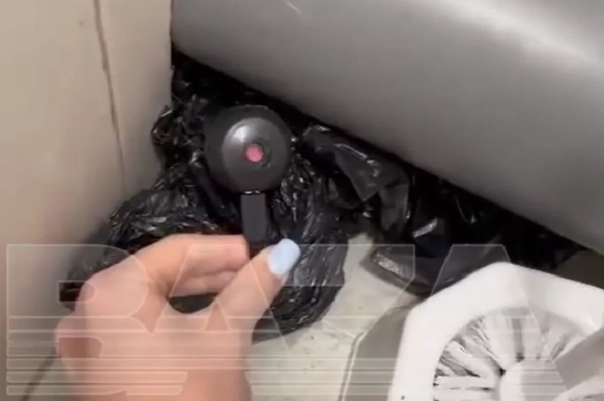    Baza: в женском туалете школы Петербурга нашли камеру с видом на унитаз