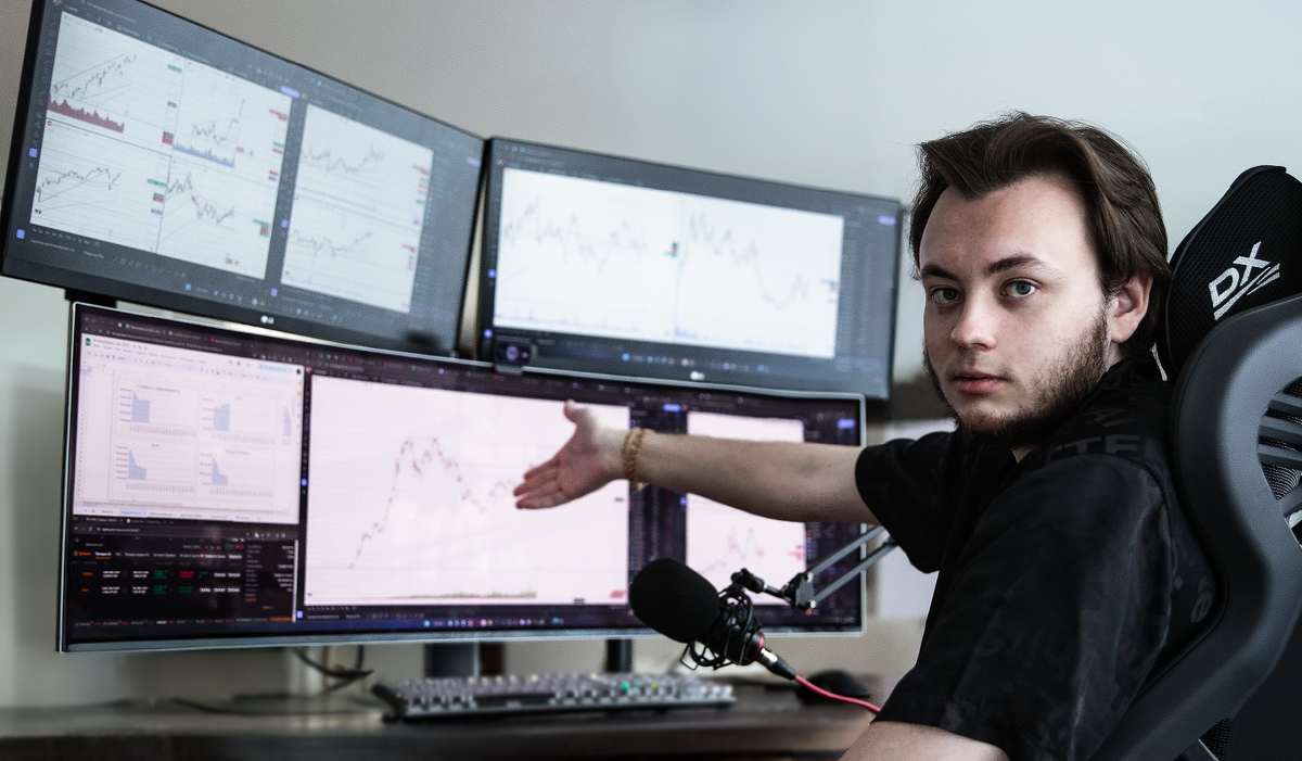 Артём Первушин.