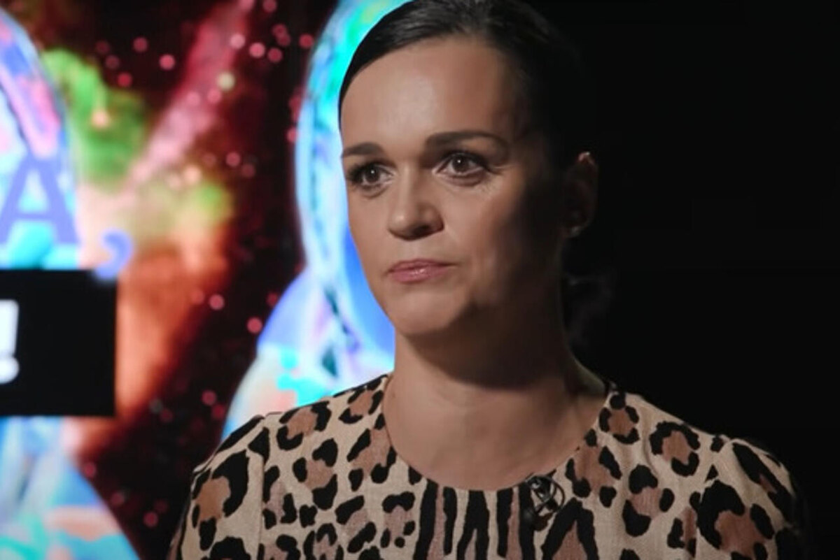    Певица Слава Кадр из видео