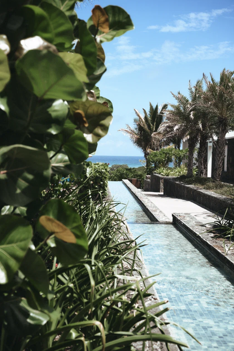     Территория отеля Anantara Iko Mauritius Resort & Villas