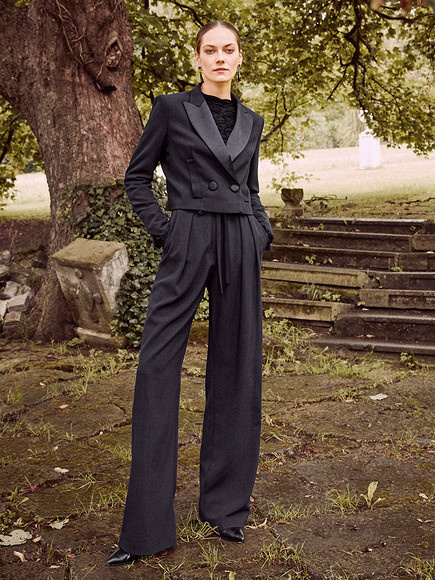     Сколько ткани нужно на брюки: как рассчитать точный метраж