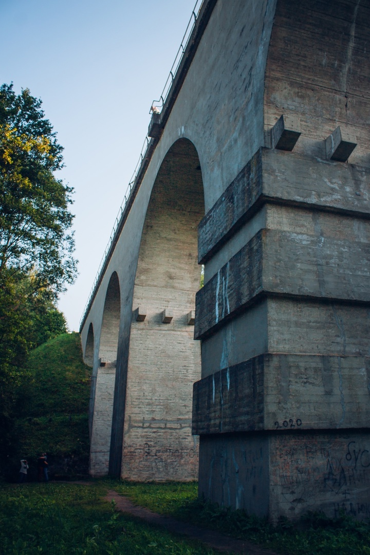 Железнодорожный арочный мост через реку Красную 1901 года постройки