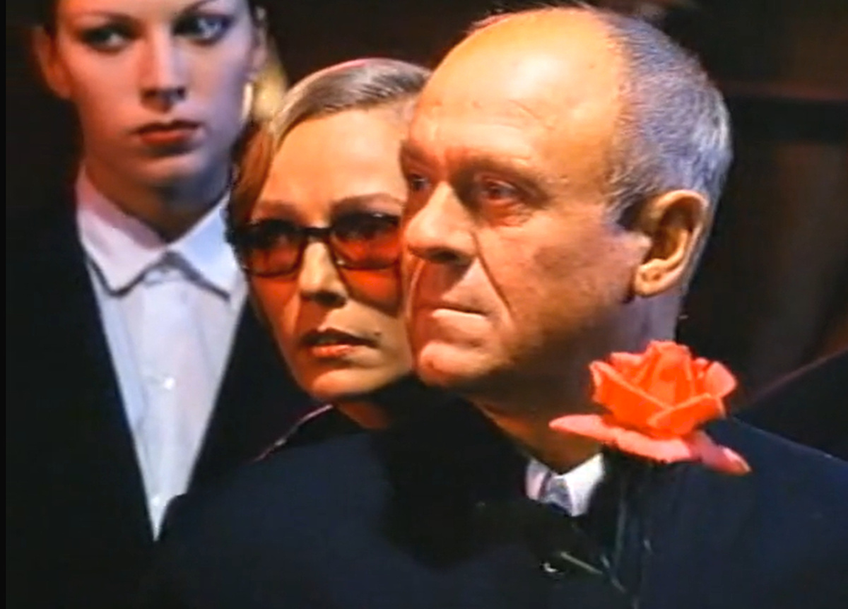 Кадр из кинофильма "8 1/2 долларов", 1999 г., режиссер Григорий Константинопольский, сценаристы Григорий Константинопольский, Авдотья Смирнова, Сергей Крылов (скриншот) 