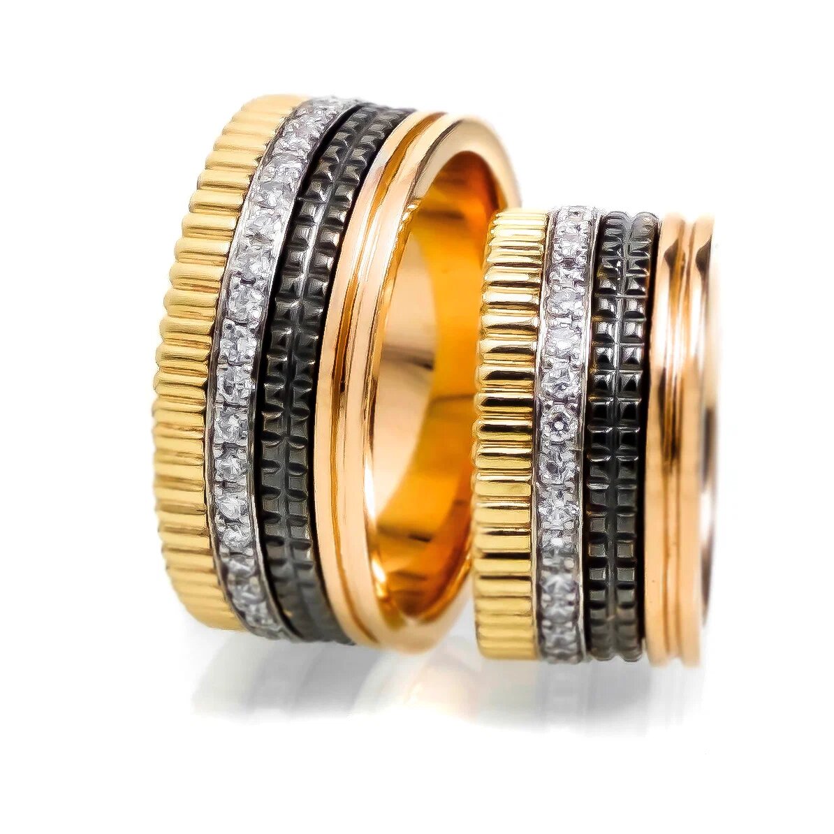 Использование нескольких оттенков золота, таких как желтое, белое и розовое, создает эффект многослойности и глубины. Кольца Boucheron Cuatre, белое, лимонное, желтое золото и бриллианты