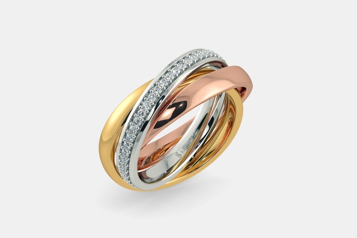 Использование нескольких оттенков золота, таких как желтое, белое и розовое, создает эффект многослойности и глубины.  Кольцо Trinity, белое, розовое и желтое золото, бриллианты