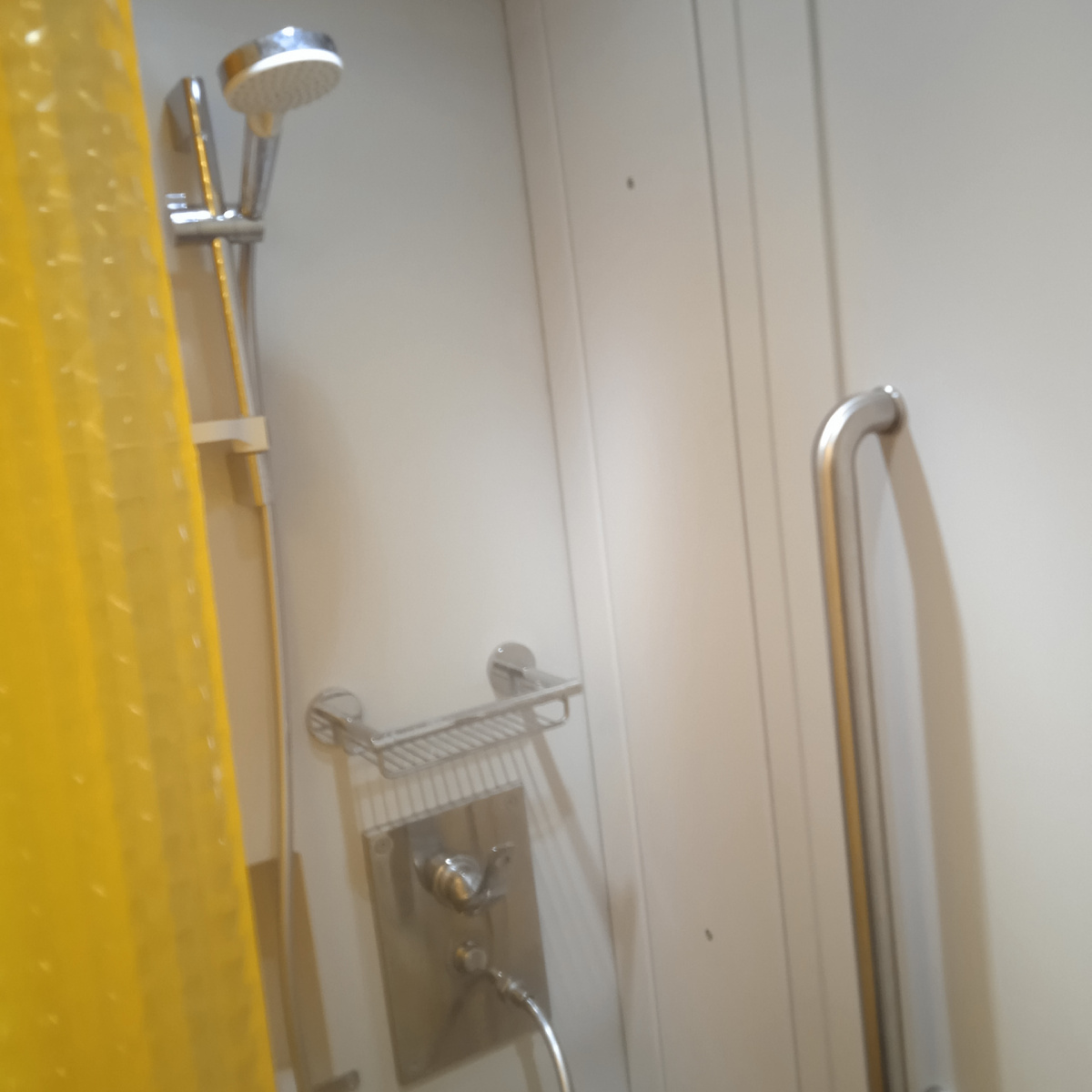 Это душевая кабина. Успела воспользоваться с утра на долгой стоянке поезда 